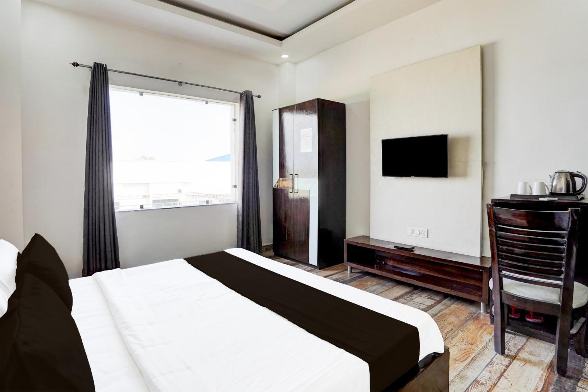 Collection O The God'S Palace Resort Meerut Exterior photo