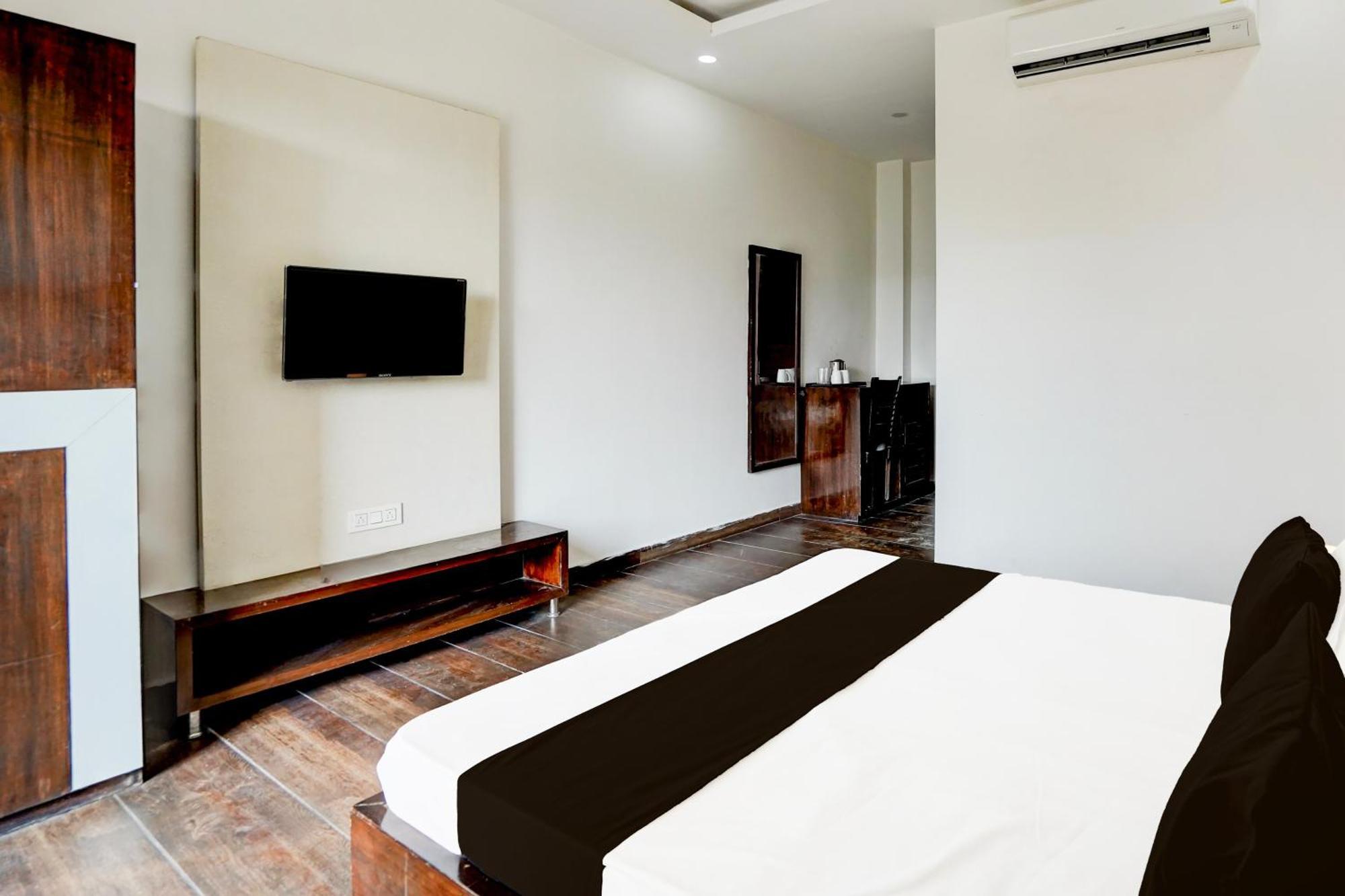 Collection O The God'S Palace Resort Meerut Exterior photo
